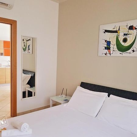 Colonna Rooms & Apartment Трани Екстериор снимка