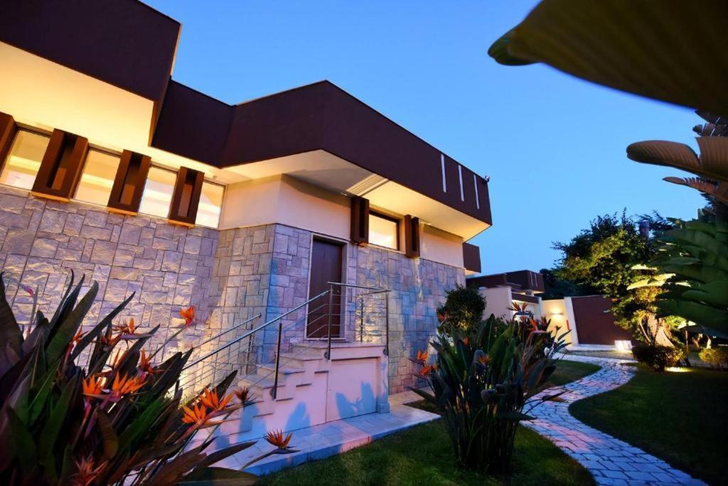 Colonna Rooms & Apartment Трани Екстериор снимка