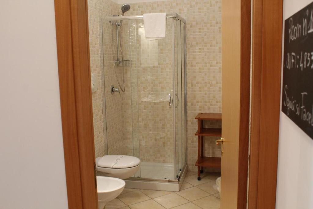 Colonna Rooms & Apartment Трани Екстериор снимка