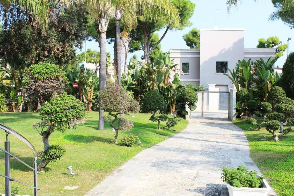 Colonna Rooms & Apartment Трани Екстериор снимка