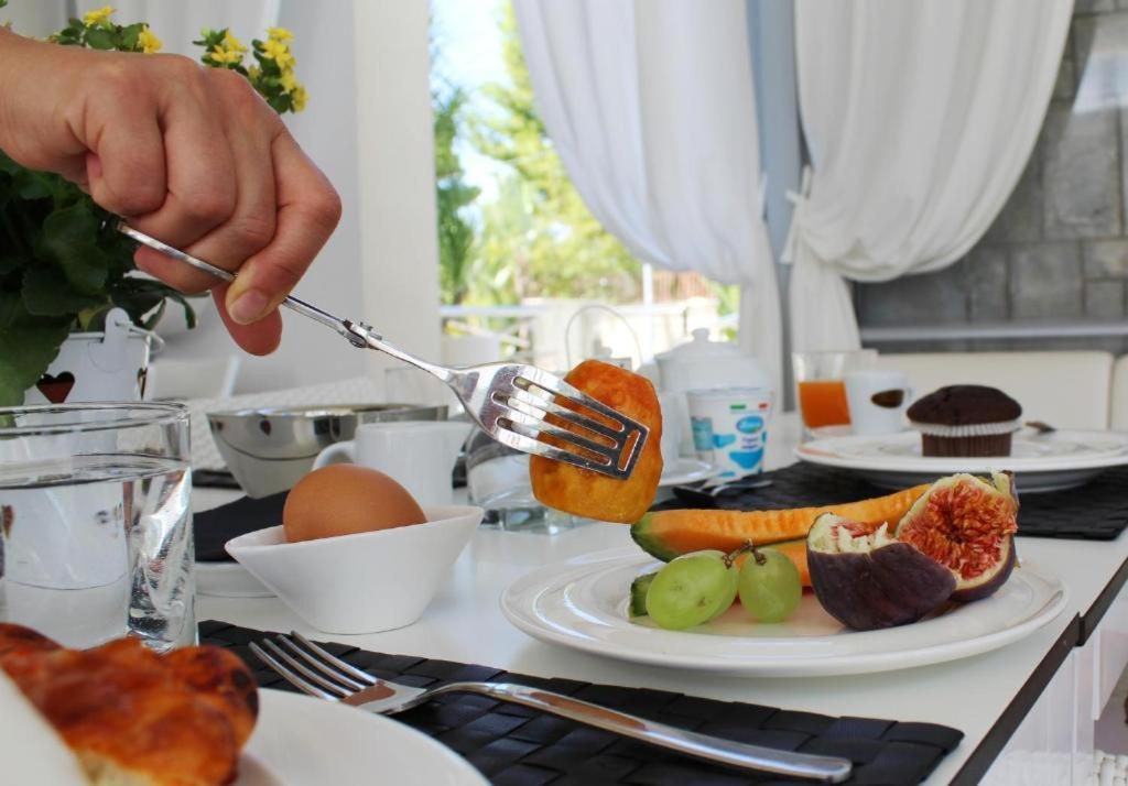Colonna Rooms & Apartment Трани Екстериор снимка