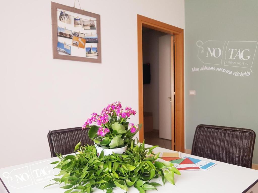 Colonna Rooms & Apartment Трани Екстериор снимка