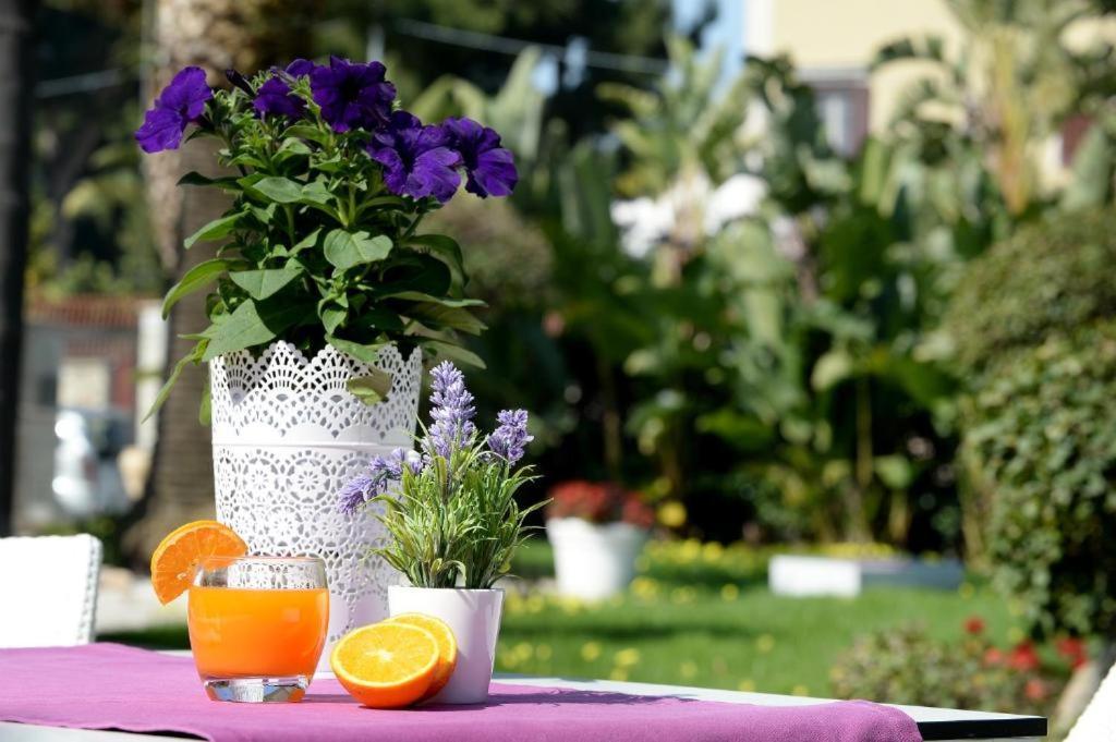 Colonna Rooms & Apartment Трани Екстериор снимка