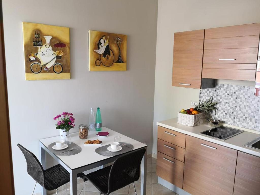 Colonna Rooms & Apartment Трани Екстериор снимка