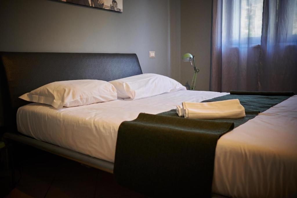 Colonna Rooms & Apartment Трани Екстериор снимка