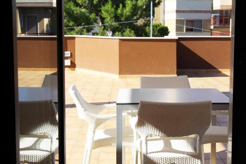 Colonna Rooms & Apartment Трани Екстериор снимка