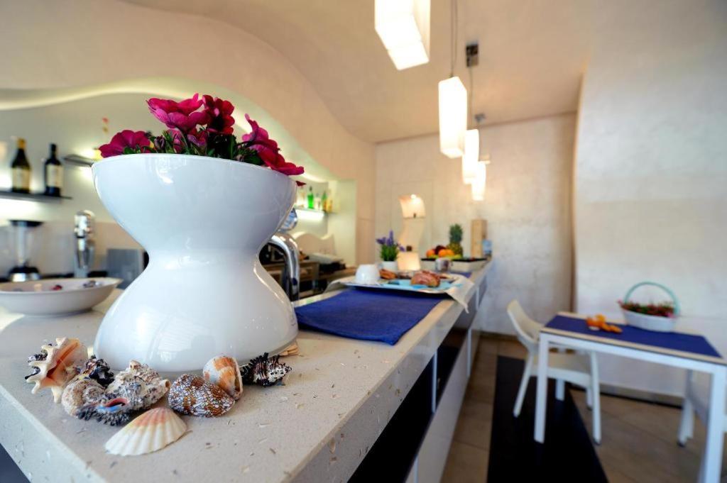 Colonna Rooms & Apartment Трани Екстериор снимка