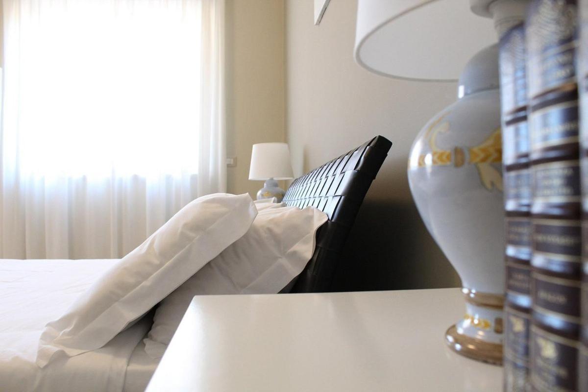 Colonna Rooms & Apartment Трани Екстериор снимка